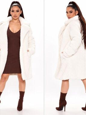 Hot & Delicious Out For The Night Ivory Faux Fur Coat Size Small NWOT